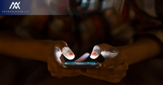 woman hands texting on phone in the dark